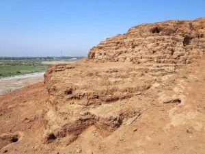 Photo of weathered clay brick ruins in a desert in Iraq for what is ecopsychology